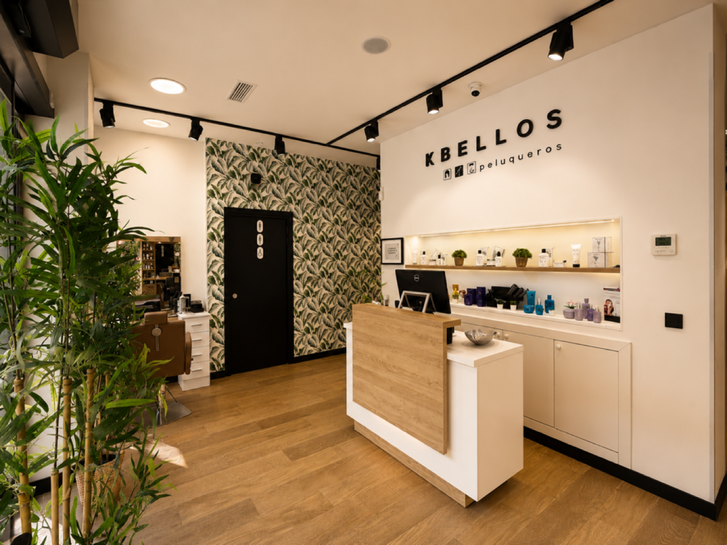 Interior del salón KBELLOS peluqueros